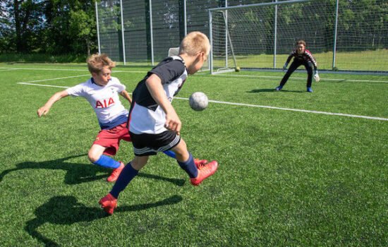 Elsker du fodbold? Så er vores fodboldcamp helt sikkert noget for dig.