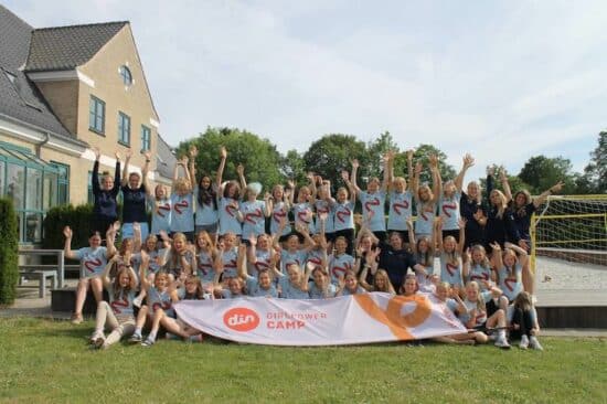 Din Camp arrangerer igen en uforglemmelig SommerCamp for piger mellem 11-15 år. Vores GirlpowerCamp er fyldt med sjove, skøre og kreative aktiviteter med fokus på tøsehygge, sundhed og masser af nye venskaber.