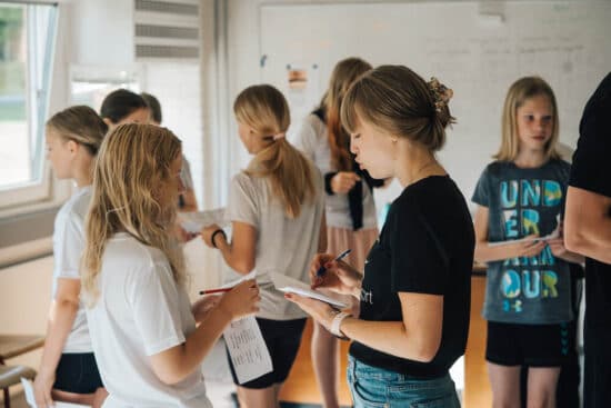 OrdblindeCamp arbejder vi aktivt med børn og unges nervøsitet. Udover at skabe et trygt læringsmiljø med fokus på succesoplevelser, arbejder vi med selvtilliden og selvopfattelsen i faglige situationer.