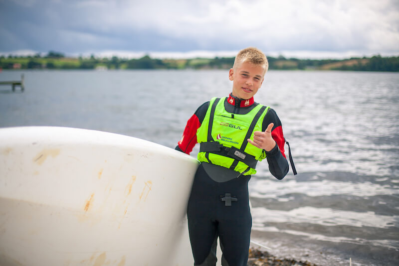 På SportsCamp vælger du din favorit sportsgren, og får en fantastisk uge med sport og sjove aktiviteter med andre unge. Vi har sportscamps for alle mellem 8 og 15 år.