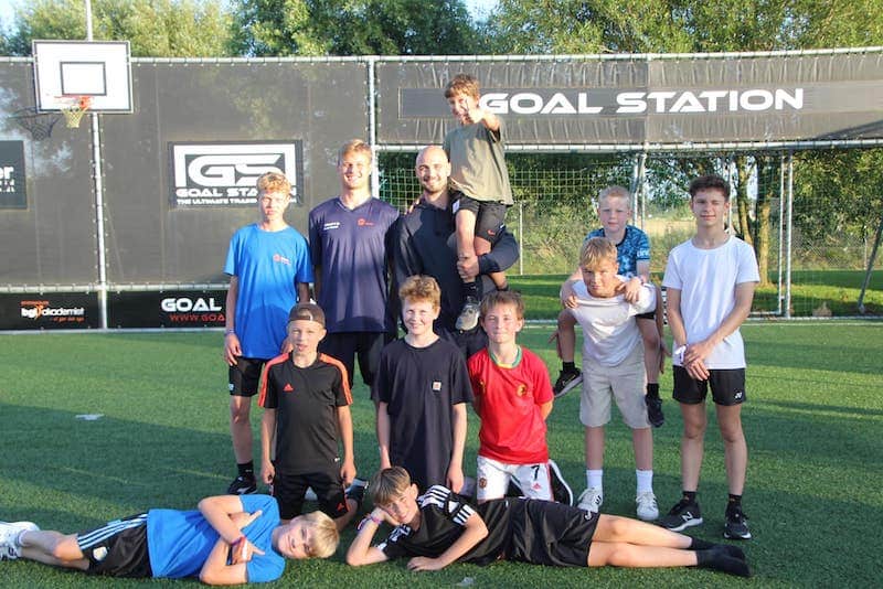 BGI Akademiet råder over deres helt egen GOAL Station. Den har vi naturligvis også mulighed for at prøve på FamilieCamp. GOAL Station er en sjov og udfordrende måde at lave tekniske øvelser og have det sjovt med fodbolden.